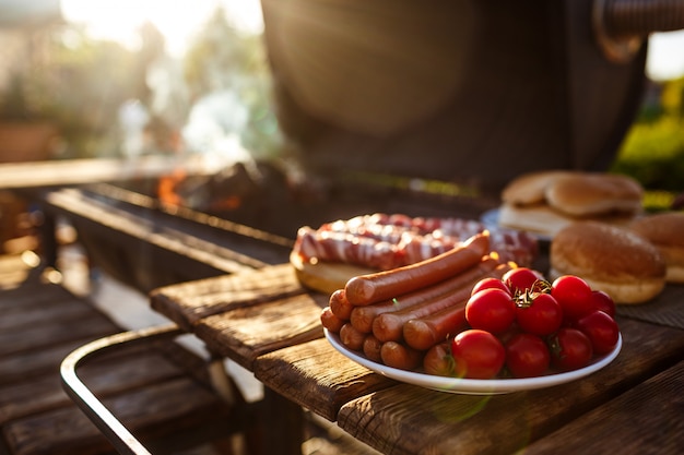 Bratwurst Grill Time: The Perfect Cook Time for Juicy Sausages