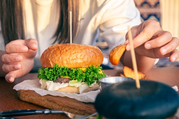 Oven-Baked Burgers: Perfect <a href=https://www.tgkadee.com/Healthy-Meals/How-Long-to-Cook-Drumsticks-at--Degrees-Fahrenheit.html target=_blank class=infotextkey>cooking time</a> at 350°F