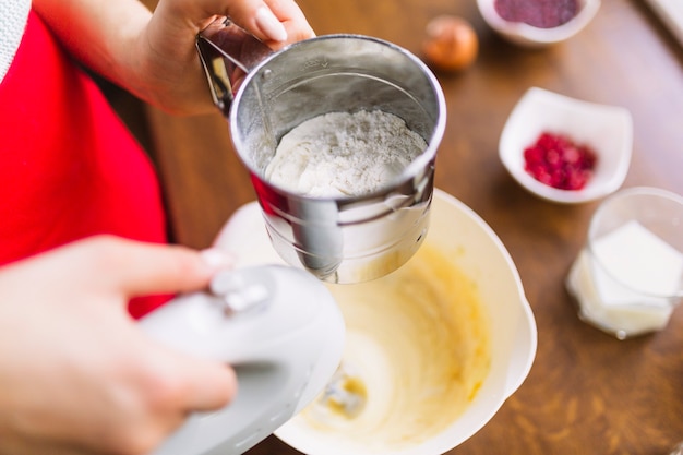 The Ultimate Guide to Cooking Perfect Grits: From Creamy to Cheesy