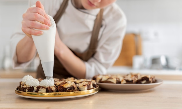 The Ultimate Guide to Baking Delicious Cakes: From Beginner to Expert