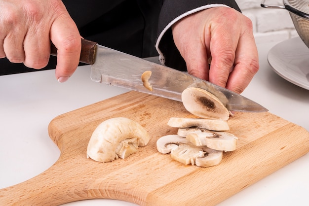 Shiitake <a href=https://www.tgkadee.com/Cooking-Tips/How-to-Cook-Baby-Bella-Mushrooms-A-Simple-Guide.html target=_blank class=infotextkey>mushroom cooking</a> Guide: Recipes, Tips, and Techniques