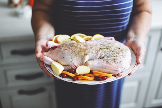 How Long to Roast a Whole Chicken to Perfection