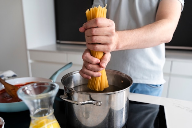 How Long to Cook Spaghetti: The Perfect <a href=https://www.tgkadee.com/Recipes/Pasta-Perfection-The-Ultimate-Guide-to-Cooking-Delicious-Pasta.html target=_blank class=infotextkey>pasta guide</a>