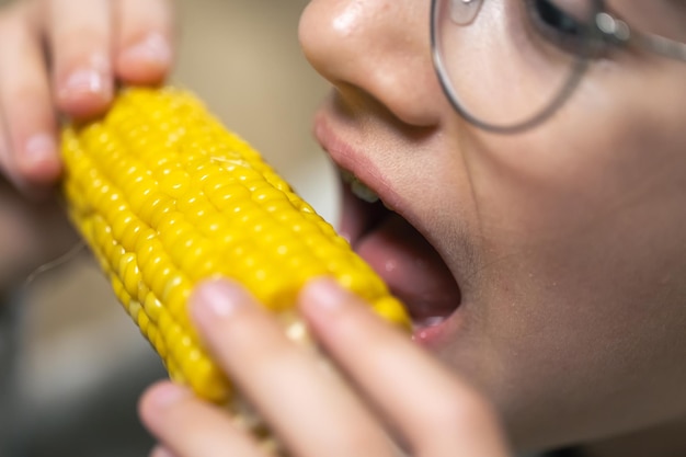 How Long to Cook <a href=https://www.tgkadee.com/Healthy-Meals/Corn-on-the-Cob-The-Ultimate-Guide-to-Perfectly-Cooked-Ears.html target=_blank class=infotextkey>corn on the cob</a> for Perfect Results