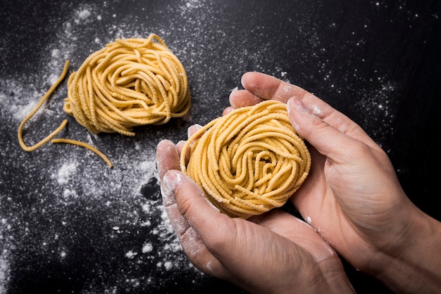 How Long to Cook Spaghetti: The <a href=https://www.tgkadee.com/Healthy-Meals/Pasta-Cooking-Time-How-Long-to-Cook-Different-Types-of-Pasta.html target=_blank class=infotextkey>perfect pasta</a> Guide