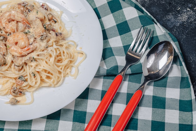 <a href=https://www.tgkadee.com/Recipes/Creamy-Chicken-Alfredo-Easy-Recipe-for-a-Classic-Italian-Dish.html target=_blank class=infotextkey>creamy chicken alfredo</a> Pasta: Easy Recipe for Dinner