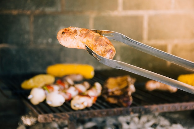 Bratwurst Grill Time: The Perfect Cook Time for Juicy Sausages