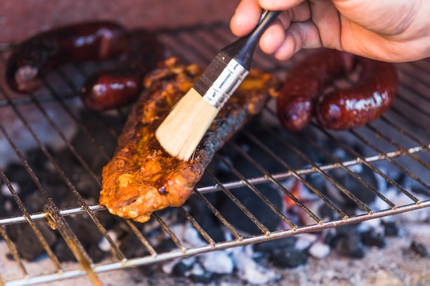 Bratwurst on the Grill: The Perfect Cooking Time Guide