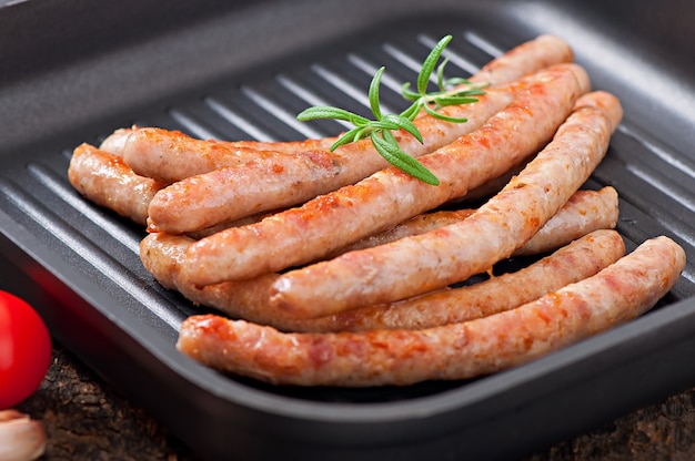 How to Cook <a href=https://www.tgkadee.com/Recipes/Ultimate-Guide-to-Cooking-Delicious-Sausage.html target=_blank class=infotextkey>perfect sausage</a>s on the Stovetop