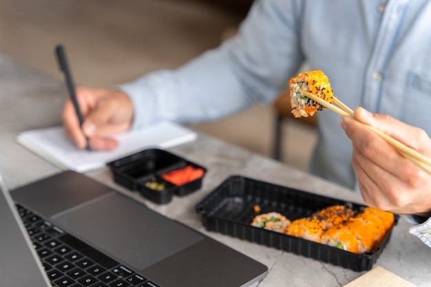 The <a href=https://www.tgkadee.com/Healthy-Meals/The-Perfect-Grill-Time-for-Juicy-Burgers.html target=_blank class=infotextkey>perfect burger</a> Cook Time: How Long Each Side?