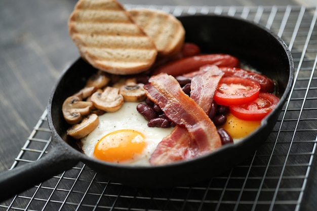 The Perfect Crispy Bacon: Frying Pan Method