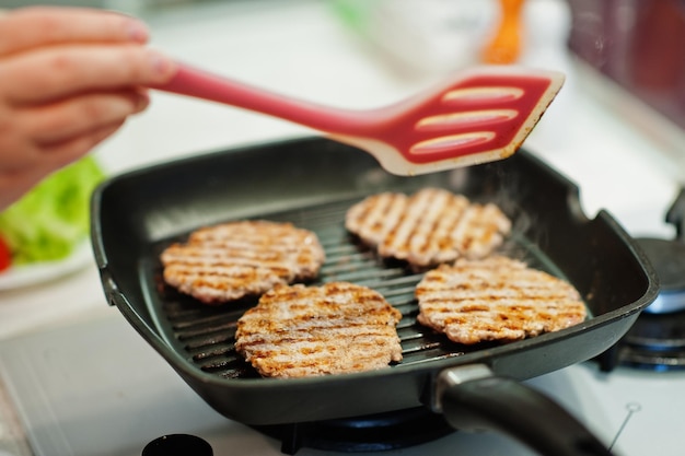 How Long to Cook a Hamburger on the Stovetop: The Perfect Guide