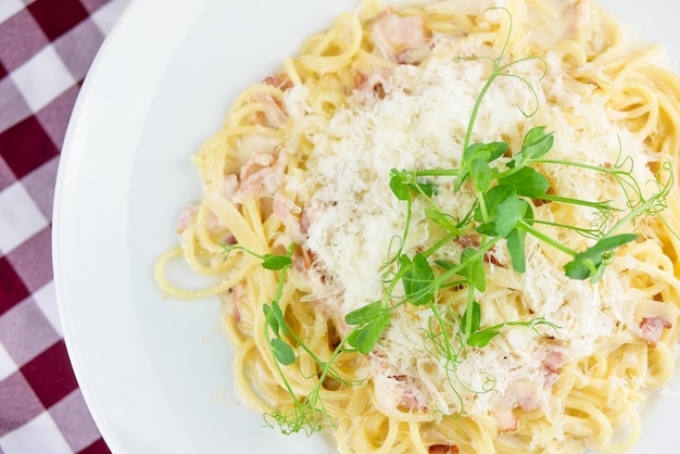 Creamy Chicken Alfredo: Easy Recipe for a Classic Italian Dish