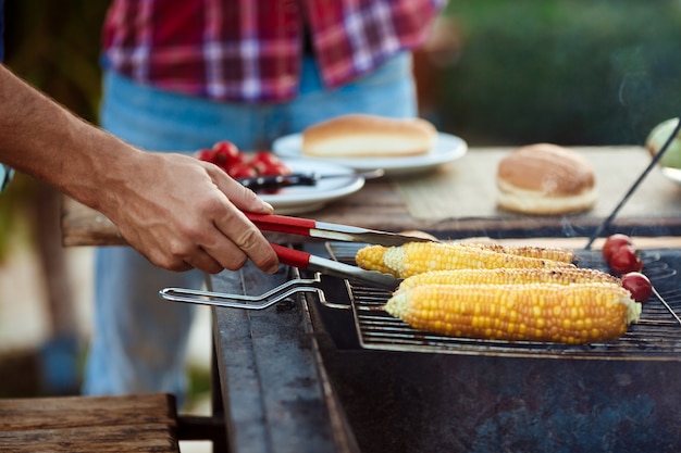 The Ultimate Guide to Grilling Brats: Tips, Tricks, and Recipes