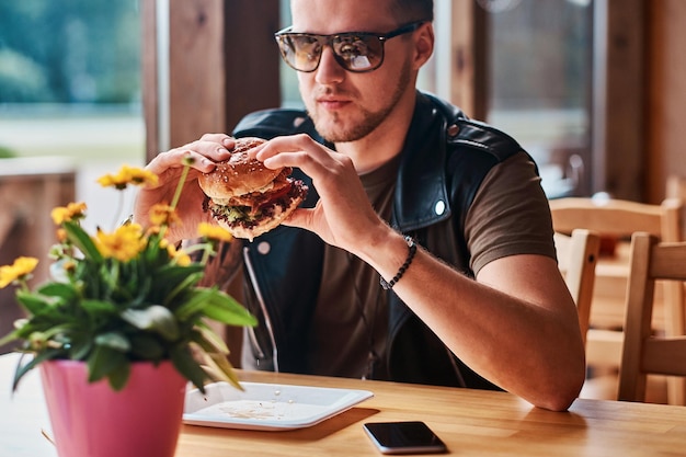 George Foreman Grill Hamburger <a href=https://www.tgkadee.com/Healthy-Meals/How-Long-to-Cook-Drumsticks-at--Degrees-Fahrenheit.html target=_blank class=infotextkey>cooking time</a>s: Perfect Patty Guide