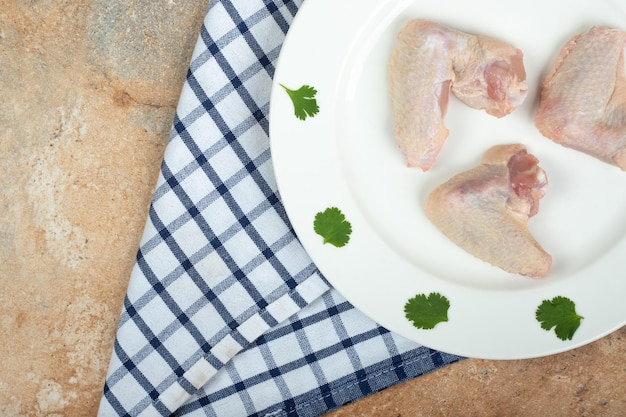 Can You Slow Cook Frozen Chicken? (The Easy Guide)