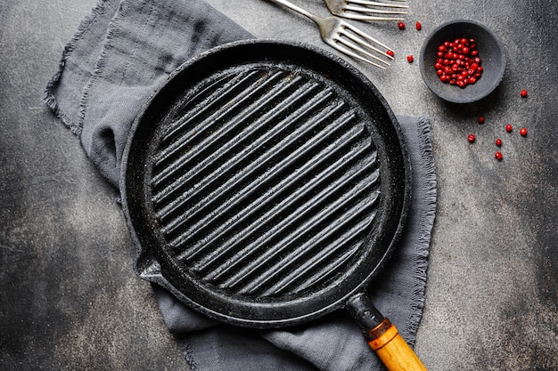 Cast Iron Cooking: Ultimate Guide to Seasoning, Care, and Recipes