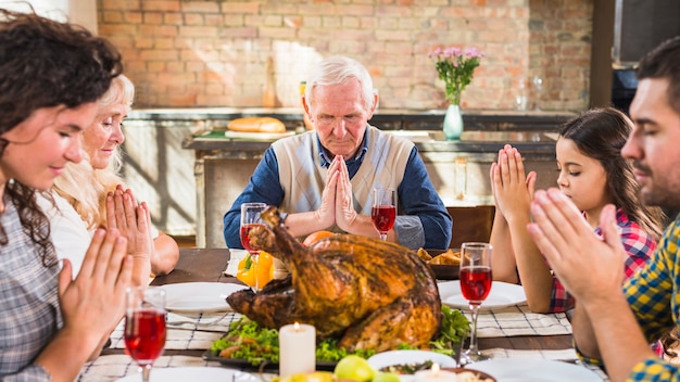 How Long to Cook an 18-Pound Turkey: Ultimate Guide to Perfect Thanksgiving Dinner