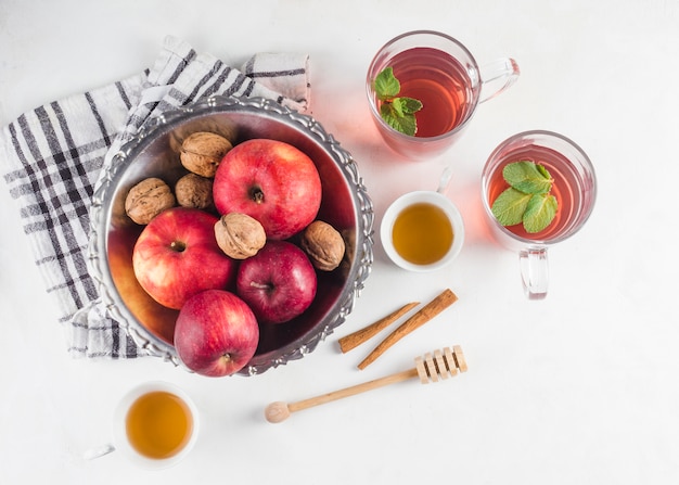 Apple Juice: From Orchard to Kitchen - A Simple Guide