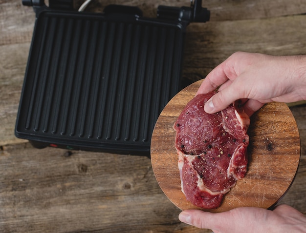 The Ultimate Guide to Cooking Bone-In <a href=https://www.tgkadee.com/Healthy-Meals/The-Ultimate-Guide-to-Perfectly-Cooked-Ribeye-Steak.html target=_blank class=infotextkey>ribeye steak</a> to Perfection