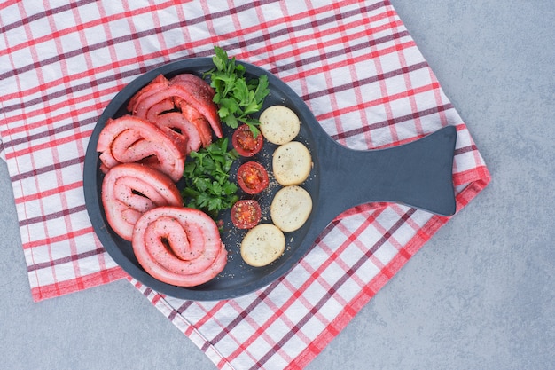 Spiral <a href=https://www.tgkadee.com/Cooking-Tips/Spiral-Cut-Ham-The-Ultimate-Guide-to-Cooking-Perfection.html target=_blank class=infotextkey>ham <a href=https://www.tgkadee.com/Healthy-Meals/How-Long-to-Cook-Drumsticks-at--Degrees-Fahrenheit.html target=_blank class=infotextkey>cooking time</a></a>: 10 Pound Guide