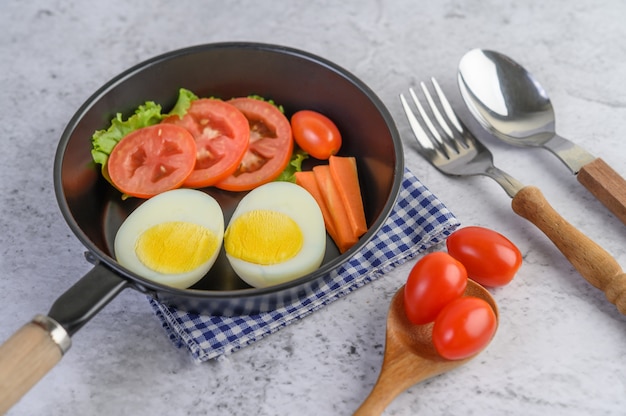 The <a href=https://www.tgkadee.com/Cooking-Tips/Perfect-Hard-Boiled-Eggs-Stovetop-Cooking-Time-Guide.html target=_blank class=infotextkey>perfect hard <a href=https://www.tgkadee.com/Healthy-Meals/How-Long-to-Boil-Eggs-for-Perfect-Results.html target=_blank class=infotextkey>boiled eggs</a></a>: How Long to Cook for the Best Results