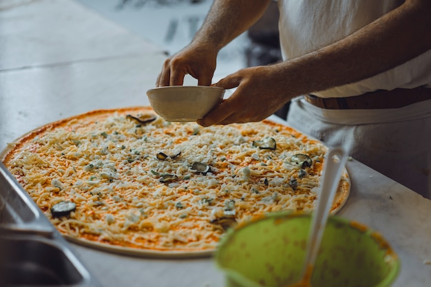 How Long to Bake a Frozen Pizza to Perfection