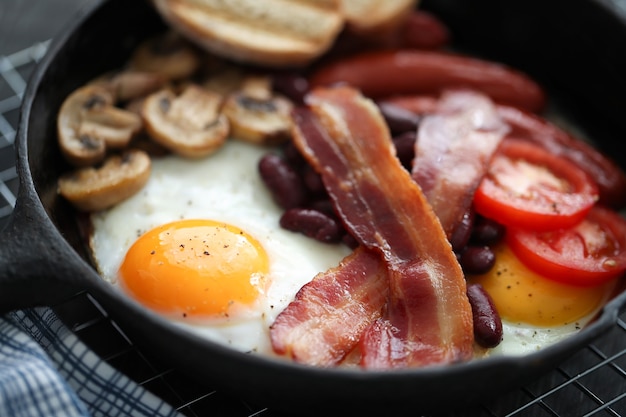 Crispy Bacon in a Pan: The Ultimate Guide