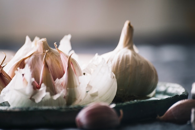 The Ultimate Guide to Cooking Garlic: From Roasting to Mincing