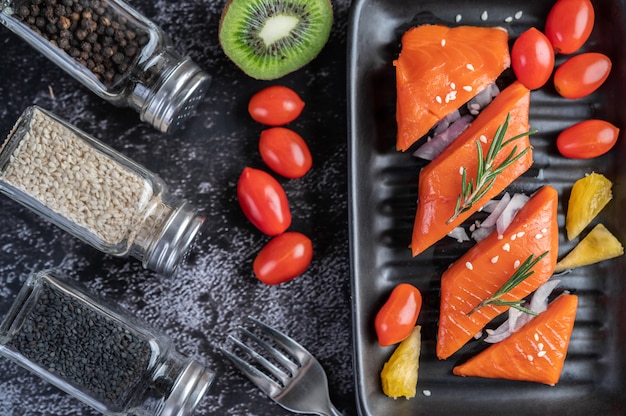 The Perfect <a href=https://www.tgkadee.com/Healthy-Meals/Salmon-Cooking-Temperature-The-Perfect-Internal-Temp-for-Delicious-Fish.html target=_blank class=infotextkey>salmon cooking temperature</a>: A Guide for Chefs and Home Cooks