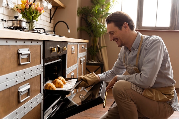 <a href=https://www.tgkadee.com/Healthy-Meals/Perfect-Oven-Baked-Steak-Easy-Guide-to-Juicy-Tender-Results.html target=_blank class=infotextkey>oven-baked steak</a> at 400 Degrees: Perfect Cooking Times