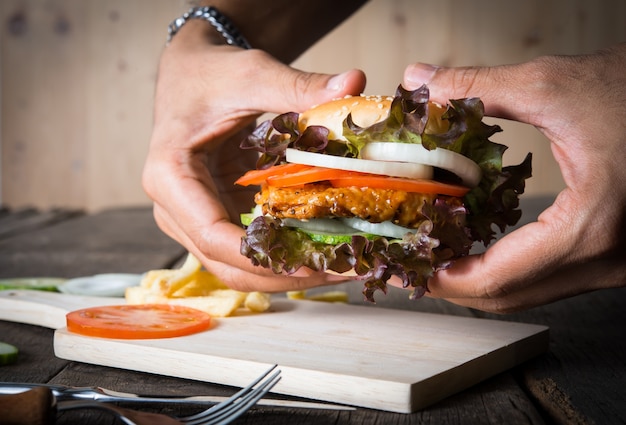 Air Fryer Hamburger Perfection: Juicy, Crispy Burgers in Minutes