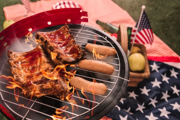 How to <a href=https://www.tgkadee.com/Cooking-Tips/The-Ultimate-Guide-to-Cooking-Perfect-Bacon.html target=_blank class=infotextkey>cook bacon</a> on a Grill Like a Pro