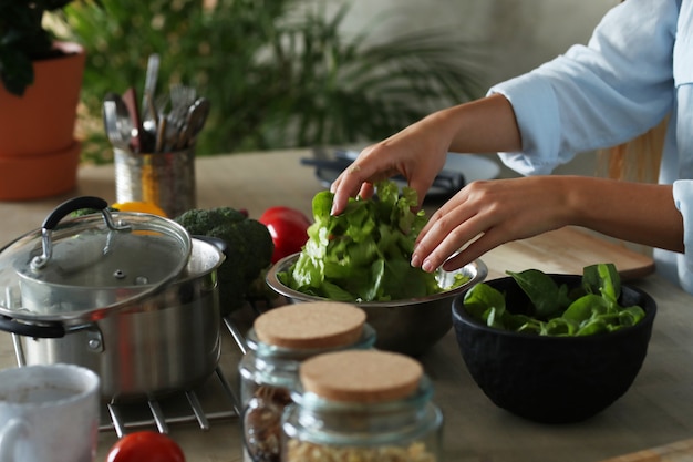 The Ultimate Guide to Cooking Fresh Spinach: Tips, Tricks, and Recipes